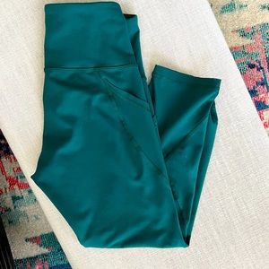 Old navy active cropped green leggings with mesh details. Small